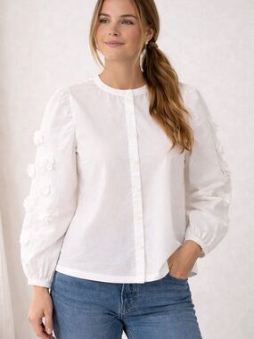 Culture White Blouse 3d Floral Sleeve Cotton Blend Medium NWT Romantic